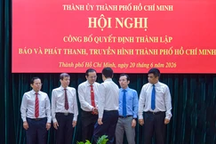 Ông Lê Văn Minh, Thành ủy viên, Bí thư, Chủ tịch HĐND phường Diên Hồng được bổ nhiệm làm Tổng Giám đốc Báo và Phát thanh, Truyền hình TP.HCM - Ảnh: Quảng Đạo/BGN