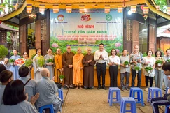 Chùa Phước Bửu, tịnh xá Ngọc Chánh tặng cây xanh, lan tỏa mô hình “Cơ sở tôn giáo xanh” đến người dân vào ngày 29-6 - Ảnh: Quảng Đạo/BGN