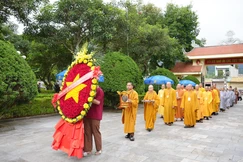 Ban Trị sự Phật giáo tỉnh Lai Châu dâng hoa tưởng niệm anh hùng liệt sĩ trước thềm đại hội 