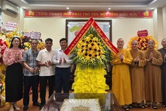 Đoàn Ban Trị sự GHPGVN tỉnh Thanh Hóa thăm, chúc mừng Ban Tuyên giáo và Dân vận Tỉnh ủy 
