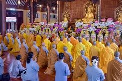 Chư tôn đức Tăng Ni các tự viện và các vị học Tăng từng tu học tại chùa Hải Quang, hiện hành đạo và trụ trì các tự viện tại TP.HCM cùng nhiều tỉnh thành tưởng niệm Hòa thượng Thích Nhật Lệ - Ảnh: Quảng Đạo/BGN