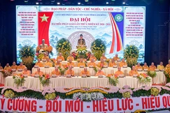 Chư tôn đức Chứng minh, Chủ tọa đoàn điều hành phiên thứ nhất Đại hội đại biểu Phật giáo tỉnh Lâm Đồng nhiệm kỳ 2026-2031 - Ảnh: Quảng Đạo/BGN