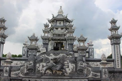 Bảo tháp Thượng tọa Thích Thông Định trong khuôn viên chùa Kỳ Viên