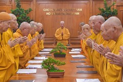 Đức Pháp chủ - Đại lão Hòa thượng Thích Trí Quảng chủ trì Hội nghị Ban Thường trực Hội đồng Chứng minh GHPGVN sáng 28-12-2025, diễn ra tại Văn phòng Đức Pháp chủ (Việt Nam Quốc Tự, TP.HCM) - Ảnh: Quảng Đạo/BGN