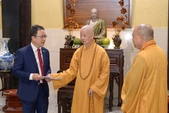 Ông Nguyễn Văn Thanh đến chùa Huê Nghiêm chúc Tết Đức Pháp chủ GHPGVN - Ảnh: Bảo Toàn/BGN