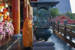 Hòa thượng Thích Lệ Trang chia sẻ câu chuyện đầu năm - Ảnh: Nguyên Tài/BGN