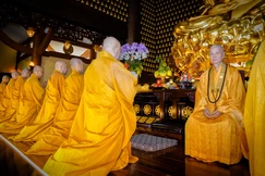 Hòa thượng Thích Lệ Trang cùng chư Tăng khánh tuế Đức Pháp chủ ngày mùng 3 Tết Bính Ngọ - Ảnh: Nguyện Truyền/BGN