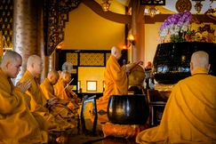 [Video] Đạo tràng Pháp Hoa khánh tuế Đức Pháp chủ và khai đàn Pháp hội Dược Sư đầu năm tại chùa Huê Nghiêm