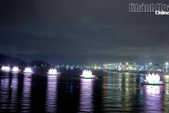 Khánh Hòa: Lễ thắp sáng 7 đóa hoa sen trên Đầm Nại mừng Đại lễ Phật đản