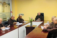 Hòa thượng Thích Lệ Trang, Trưởng ban Trị sự kiêm Trưởng ban Tăng sự GHPGVN TP.HCM chủ trì buổi họp - Ảnh: M.T