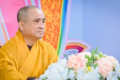 Thượng tọa Thích Tâm Hải chia sẻ cùng chư Tăng Ni hành giả an cư liên phường Vũng Tàu, Tam Thắng, Phước Thắng, Rạch Dừa (TP.HCM) tại trường hạ chùa Liên Trì - Ảnh: Tịnh Mạnh