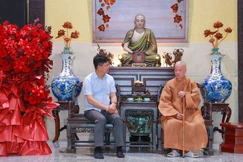 Đức Pháp chủ tiếp thân mật Thứ trưởng Bộ Tư pháp Nguyễn Thanh Tịnh - Ảnh: Nguyên Tài/BGN