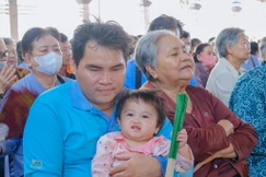 San sẻ yêu thương đến bà con khiếm thị