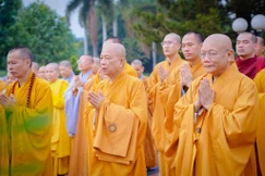 Ban Trị sự GHPGVN TP.Đồng Nai viếng Nghĩa trang Liệt sĩ và tưởng niệm chư vị Tổ sư nhân Tuần lễ Phật đản Phật lịch 2570