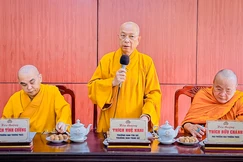 Thượng tọa Thích Huệ Khai, Trưởng ban Trị sự GHPGVN tỉnh Đồng Nai chủ trì phiên họp 