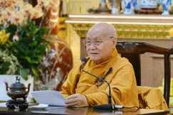 Trưởng lão Hòa thượng Thích Nhật Quang, Ủy viên Thường trực Hội đồng Chứng minh, Trưởng ban Quản trị Thiền phái Trúc Lâm VN thăm, sách tấn chư hành giả an cư trường hạ chùa Vạn Đức (phường Tam Bình, TP.HCM)