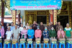 200 phần quà nhân dịp Tết Trung thu được gửi đến bà con có hoàn cảnh khó khăn tại địa phương 