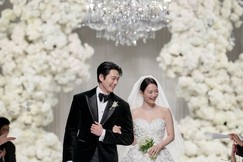 Thiền sư Pomnyun chủ trì lễ hằng thuận của nam tài tử Kim Woo Bin