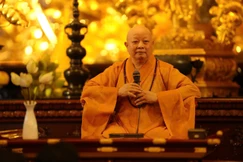 Hòa thượng Thích Lệ Trang khai thị nhân mùa Phật đản Phật lịch 2570 - Ảnh: Trương Hoàng Giang