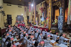 Câu lạc bộ Thanh thiếu niên Phật tử Quán Sứ kính mừng Khánh đản Đức Phật A Di Đà tại chùa Quán Sứ