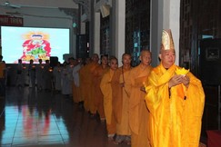 Lễ hoa đăng nhân vía Đức Phật A Di Đà tại thiền viện Quảng Đức