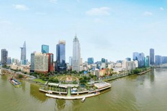 Trung tâm TP.HCM nhìn từ sông Sài Gòn - khu vực tập trung các hoạt động tài chính, thương mại, dịch vụ, giữ vai trò động lực tăng trưởng của Thành phố - Ảnh: MTTP