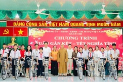 Câu lạc bộ Hạnh Nguyện kết hợp địa phương trao 20 xe đạp cho học sinh nghèo
