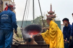  Rót đồng đúc Đại hồng chung chùa Yên Duyên