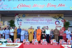 Ban Tổ chức trao quà đến bà con khó khăn trên địa bàn P.Vũng Tàu