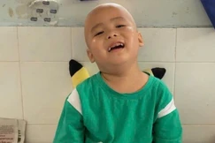 Mở rộng lòng từ: Nhà nghèo, con bị ung thư máu