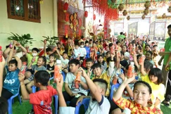 Các em tham gia chương trình Mầm xuân – Tết yêu thương