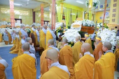 Phân ban Ni giới T.Ư viếng tang Ni trưởng Thích nữ Hải Nghĩa