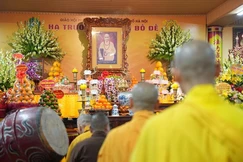 Chư tôn đức thành kính đảnh lễ, tưởng niệm Giác linh Đại lão Hòa thượng Thích Tâm Tịch