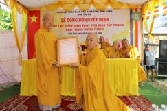Hòa thượng Thích Trí Minh trao quyết định thành lập và phân công nhân sự đến Thượng tọa Thích Trí Thanh