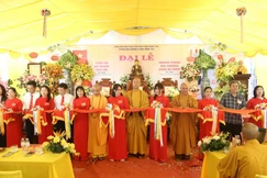 Cắt băng khánh thành chùa Ba Đông