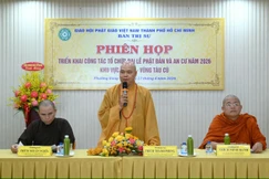 Thượng tọa Thích Thanh Phong, Phó Chủ tịch Hội đồng Trị sự, Phó Trưởng ban Thường trực Ban Trị sự GHPGVN TP.HCM phát biểu chỉ đạo