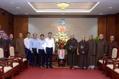Phái đoàn Cục An ninh nội địa chúc mừng Phật đản đến Ban Trị sự TP.HCM - Ảnh: Bảo Toàn/BGN