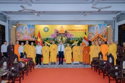  Ban Tôn giáo Chính phủ chúc mừng Phật đản đến Trưởng lão Hòa thượng Chủ tịch Hội đồng Trị sự - Ảnh: Đăng Huy