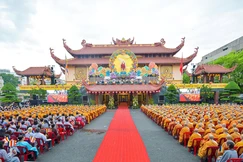 Quang cảnh Đại lễ Phật đản vào sáng nay, rằm tháng Tư năm Bính Ngọ tại Việt Nam Quốc Tự - Ảnh: Quảng Đạo/BGN