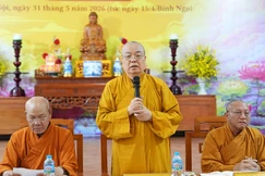 Trưởng lão Hòa thượng Thích Thanh Nhiễu chủ trì buổi họp