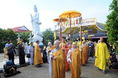 Lễ thỉnh kim quan Ni trưởng Thích nữ Minh Đức đến nơi trà-tỳ