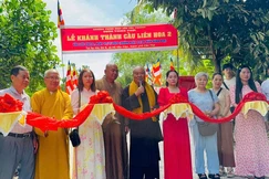  Ban Từ thiện xã hội Báo Giác Ngộ cắt băng khánh thành cầu bê-tông tại ấp Xây Đá B, thuộc xã Hồ Đắc Kiện