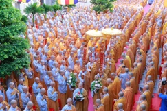 Hành giả Ni viện Thiện Hòa cung đón đoàn Phân ban Ni giới Trung ương