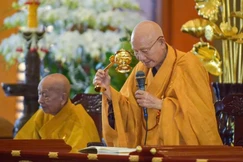 Trưởng lão Hòa thượng Thích Minh Thông truyền giới Bồ-tát tại Đại giới đàn Bửu Huệ Phật lịch 2567