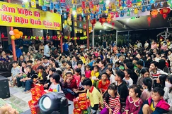 500 em thiếu nhi về chùa Phước Nguyên vui Tết Trung thu