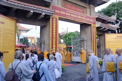 Các Phật tử đến tổ đình Vĩnh Nghiêm thọ giới Bồ-tát, ngày 18-9-2026 - Ảnh: Bảo Toàn/BGN