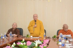 Thượng tọa Thích Giác Nghi chủ trì buổi họp của Ban Thường trực