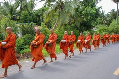 "Như trầm hương phải được nung nóng mới tỏa mùi thơm, người hành đạo cũng cần đi qua thử thách sóng gió hương đạo mới được tôi luyện và lan tỏa"