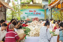 Siêu thị rau củ quả 0 đồng tại chùa Candaransi