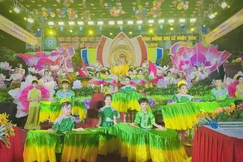Chương trình văn nghệ với chủ đề "Phật quang phổ chiếu"